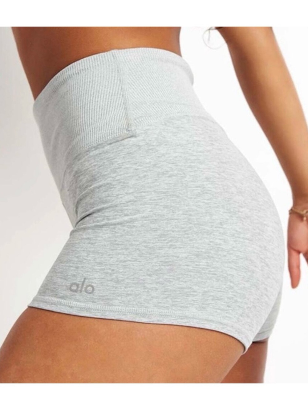 ALO Yoga Sports Bra & High-Waist Shorts SET!